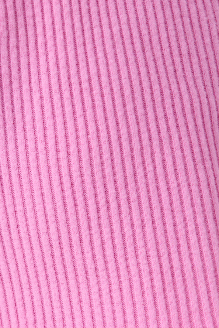 Women's pink rib knit fitted sleep short with curly-edge hem.