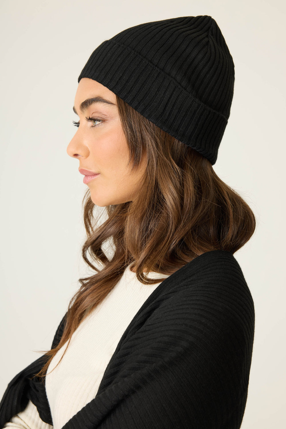 Women's black luxe ribbed beanie.