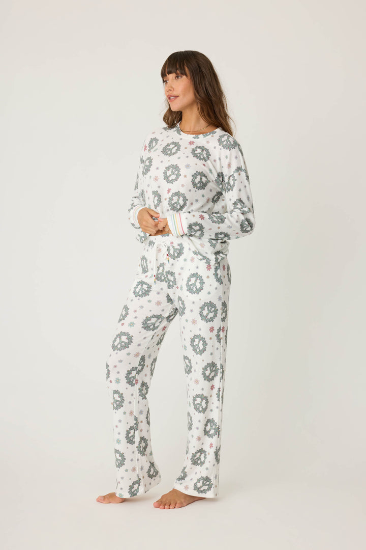 Women's white and green peace pattern lounge hoodie and lounge pant.