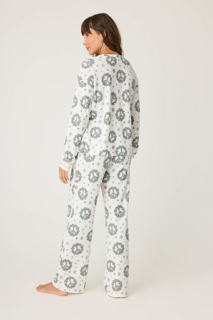 Women's white and green peace pattern lounge hoodie and lounge pant.